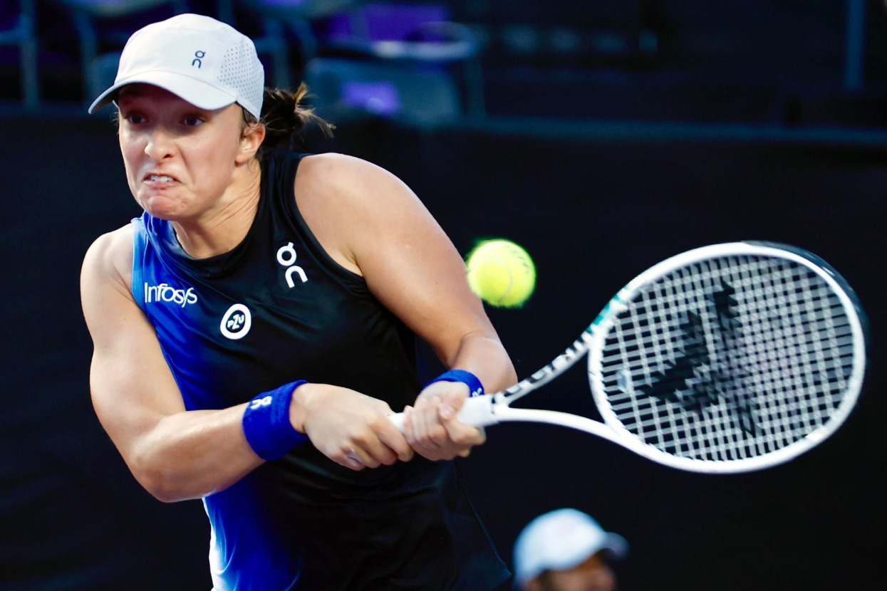 Swiatek vence con autoridad a Gauff en las WTA Finals