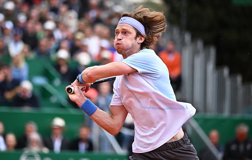 Rublev comienza a paso firme en París Bercy
