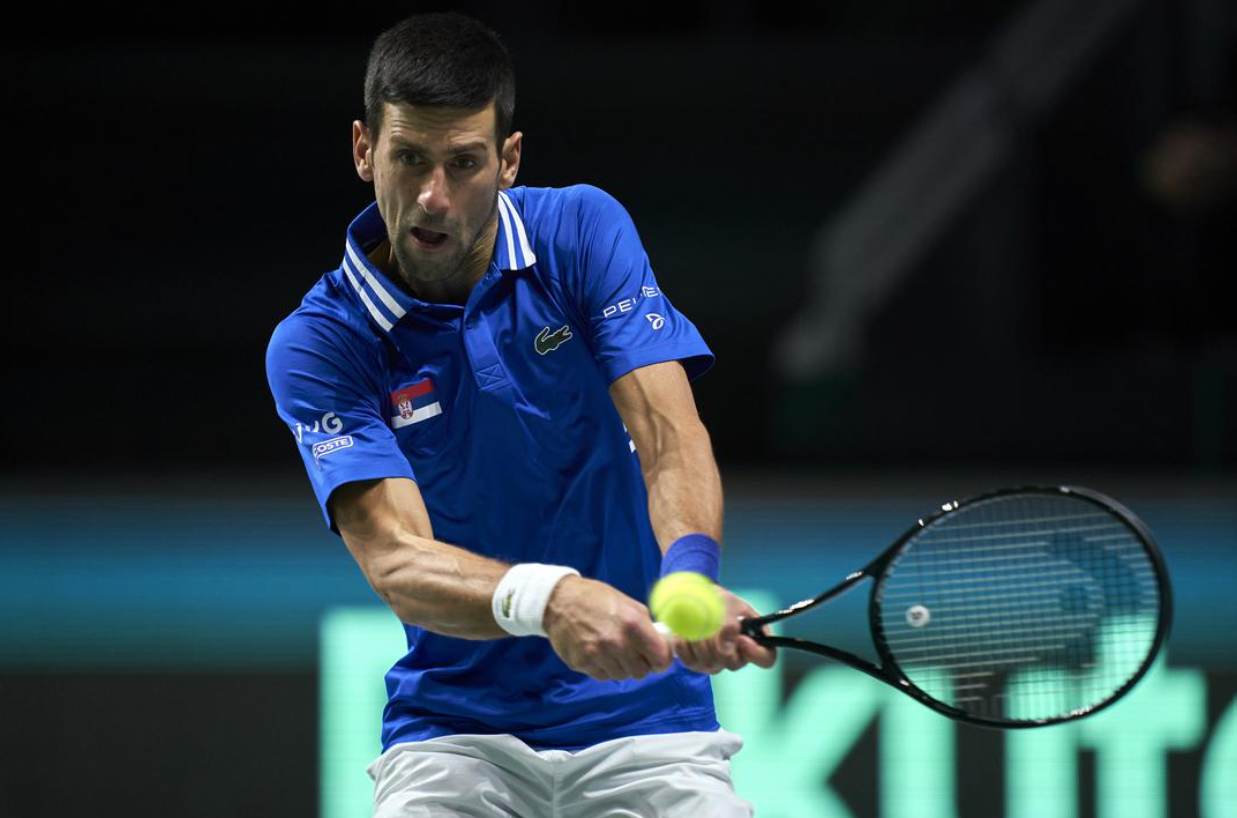 Djokovic pone a Serbia en ventaja