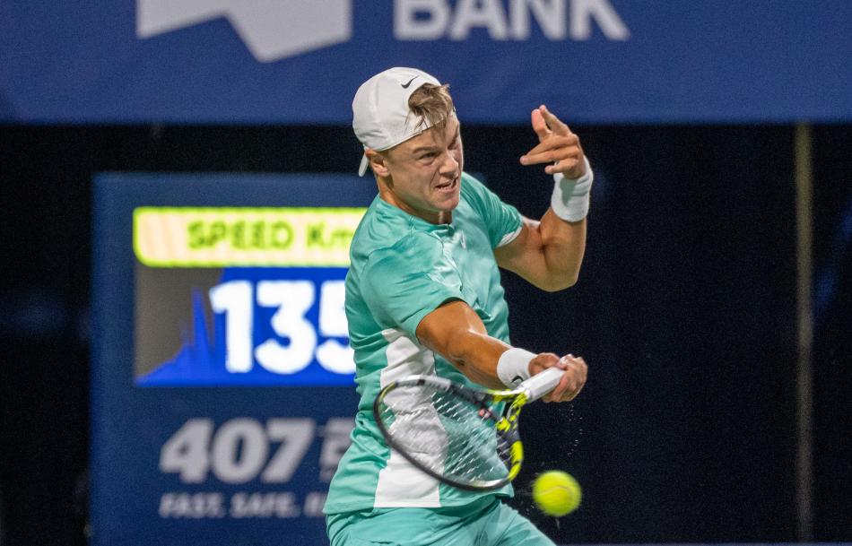 Rune debutó con victoria en Melbourne