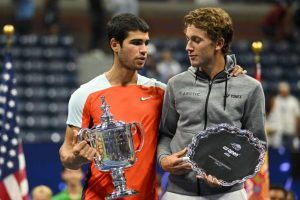 alcaraz gana exhibición ruud