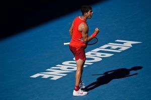 alcaraz entrena abierto de australia 2024