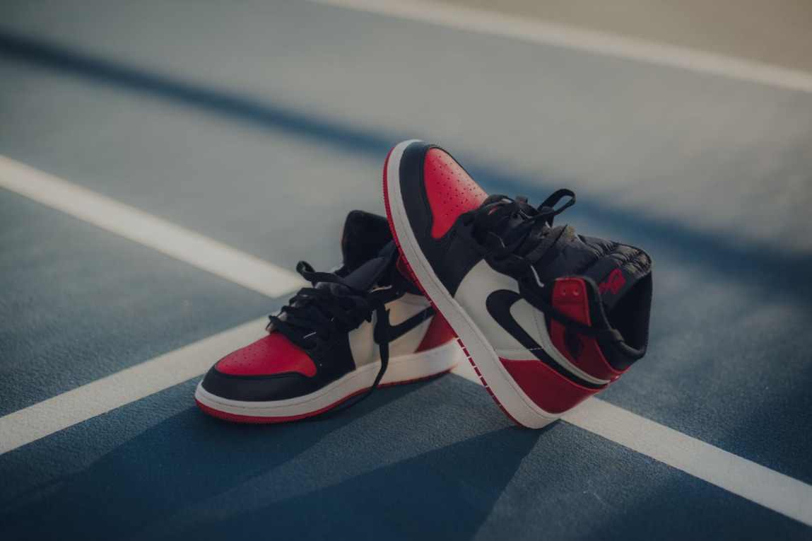 La historia de los tenis: Del deporte a la moda