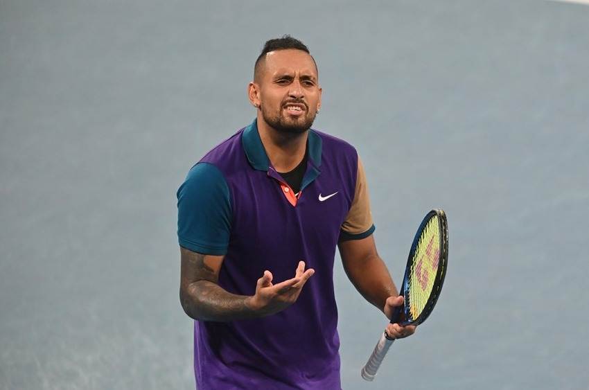 Kyrgios criticó las bolas tras la lesión de Djokovic en la United Cup