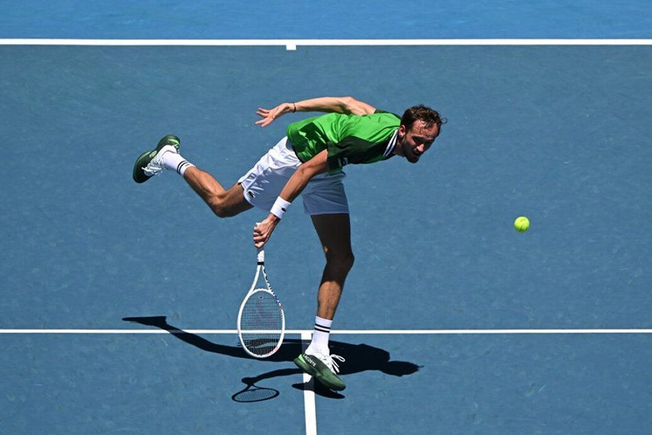 Medvedev vence a Aliassime en sets corridos en Melbourne