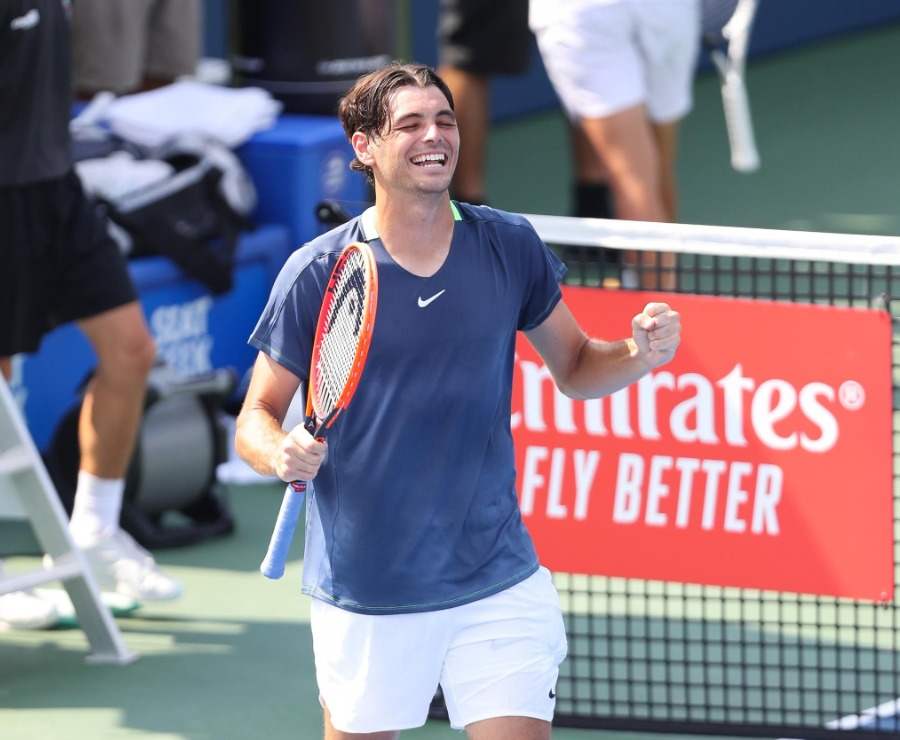 Fritz supera a Tsitsipas para ser cuartofinalista de Australia