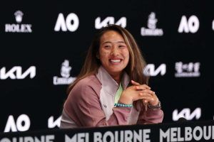 Zheng feliz pelea delante