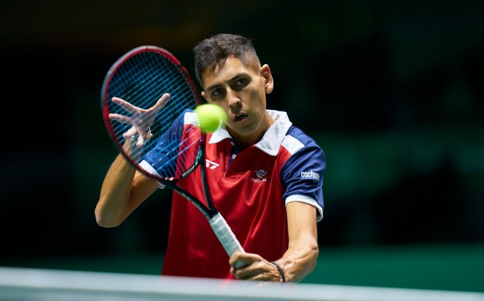 Tabilo remonta a Varillas y adelanta a Chile en la Copa Davis