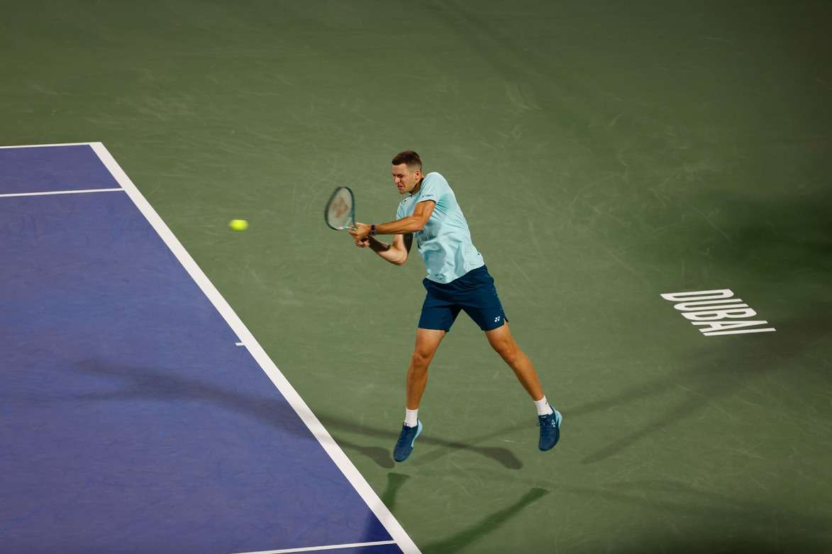 Hurkacz sobrevive a una batalla ante Struff en Dubái