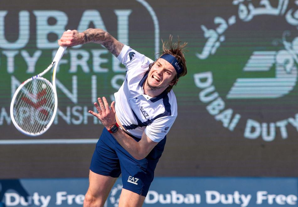 Rublev fue descalificado por gritarle al juez de línea y Bublik es finalista en Dubái