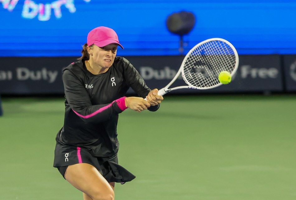 Swiatek vence sin problemas a Collins en Indian Wells