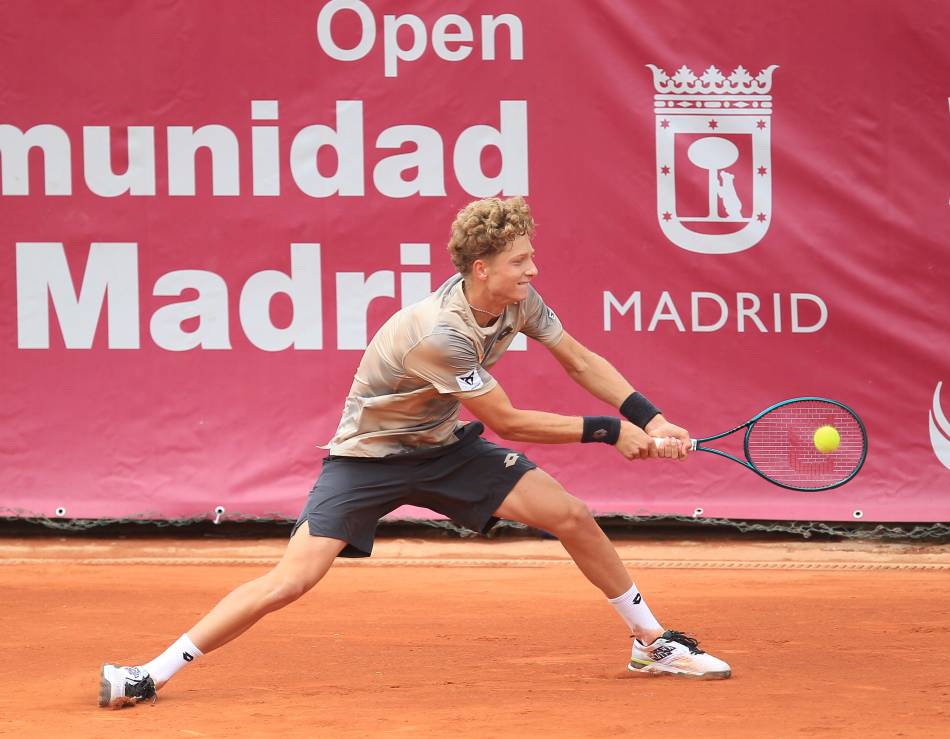 Landaluce cae en tres sets en su debut en Barcelona