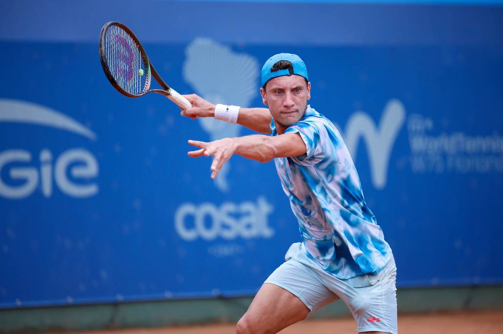Renzo Olivo avanza en el Challenger de Tucumán