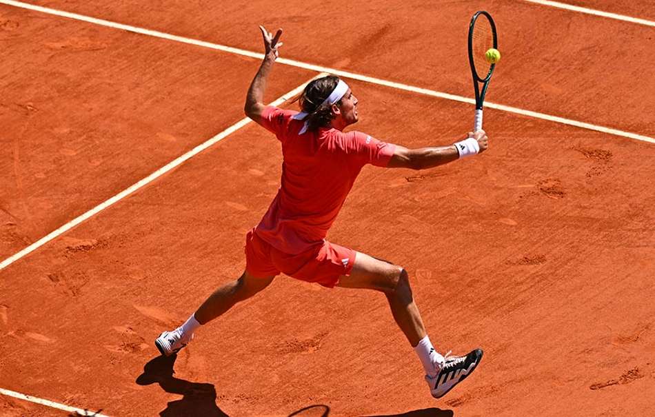 Tsitsipas sufre para vencer a Zverev en Montecarlo