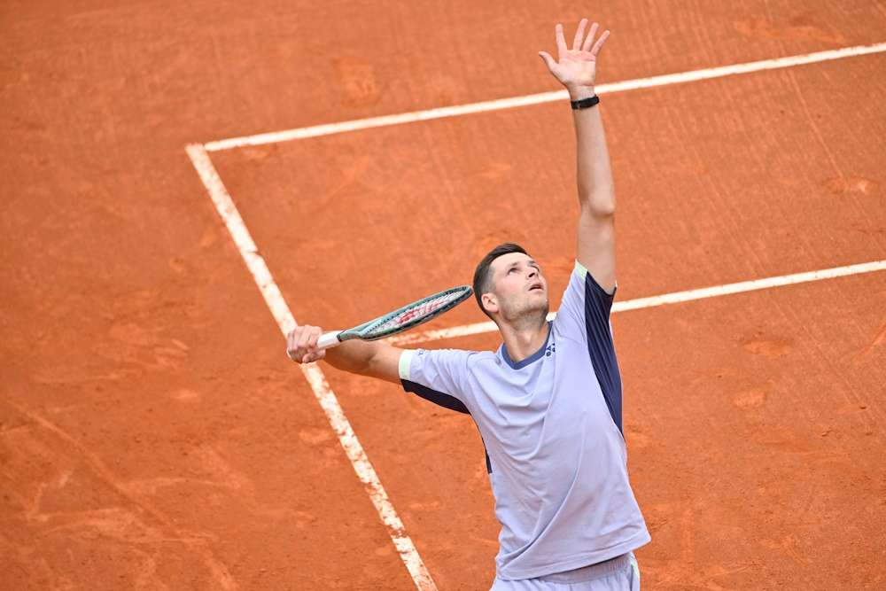 Hurkacz se impone a Bautista y sigue adelante en el ATP Montecarlo