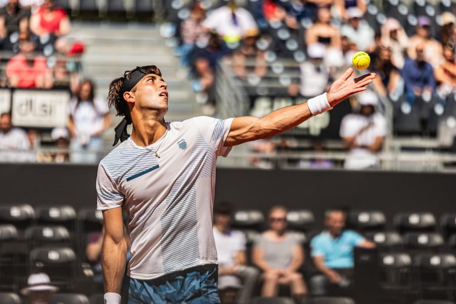 Etcheverry asegura su lugar en cuartos de final de Lyon