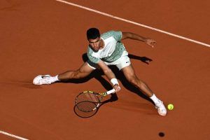 alcaraz pensando antebrazo golpear