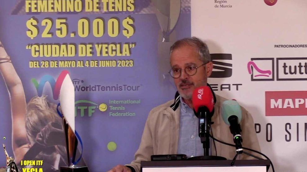 ciudad Yecla reflejada trofeo Emilio Pascual