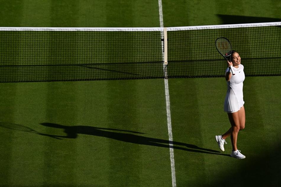 Como en el patio de su casa: Raducanu pisa fuerte en Wimbledon