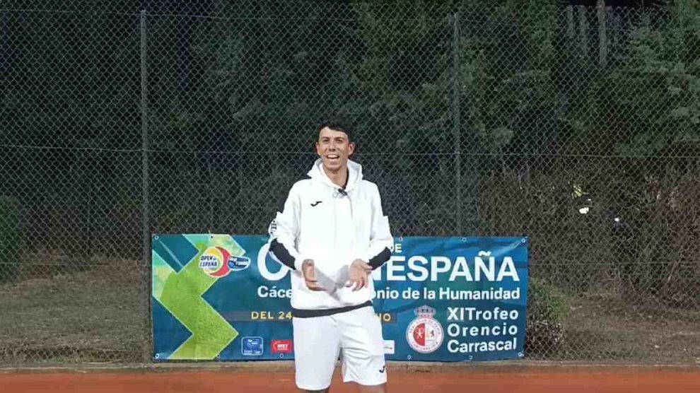 Daniel Lara dejo trabajar cien por cien tenis