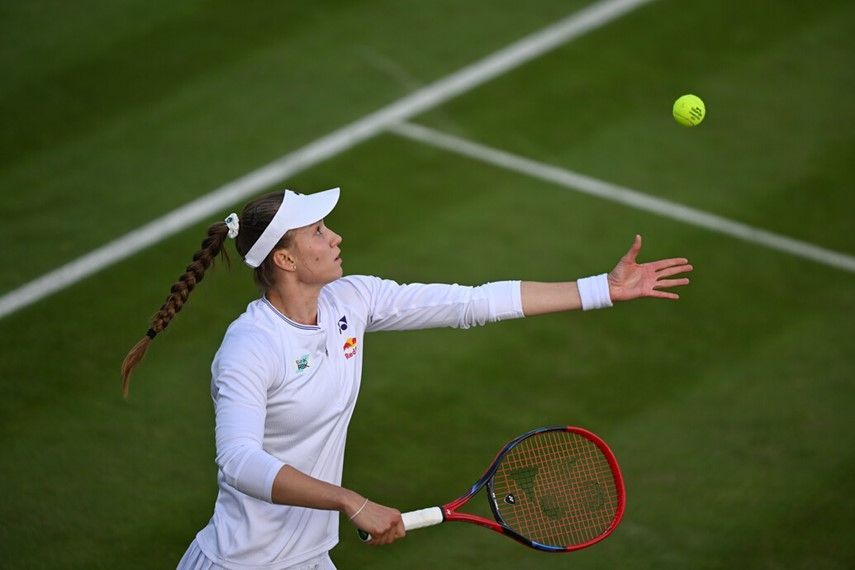 Rybakina no se despeina para volar a cuartos de Wimbledon