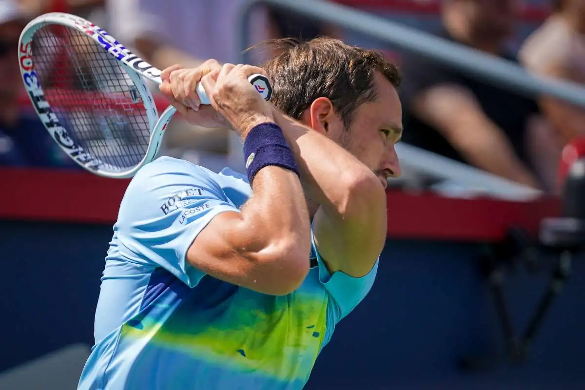 Las sorpresas siguen en París Bercy: Medvedev out del torneo