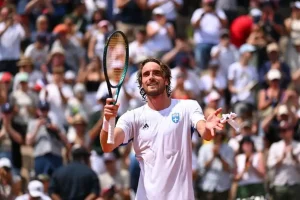 tsitsipas tiene nuevo entrenador