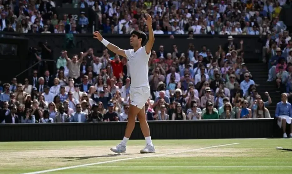 carlos alcaraz regresará al atp queens 2025