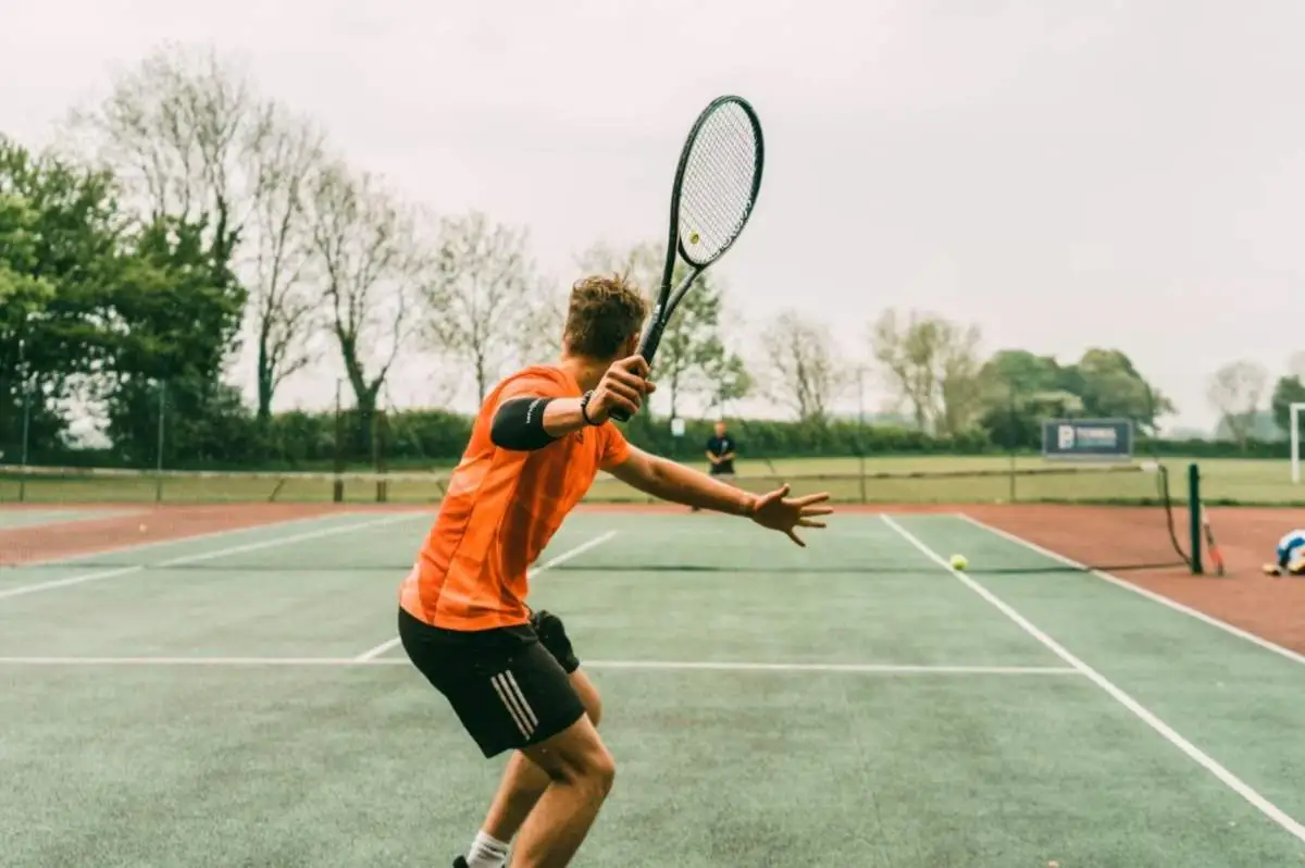 Mejora del rendimiento en el tenis: La fuerza un pilar fundamental