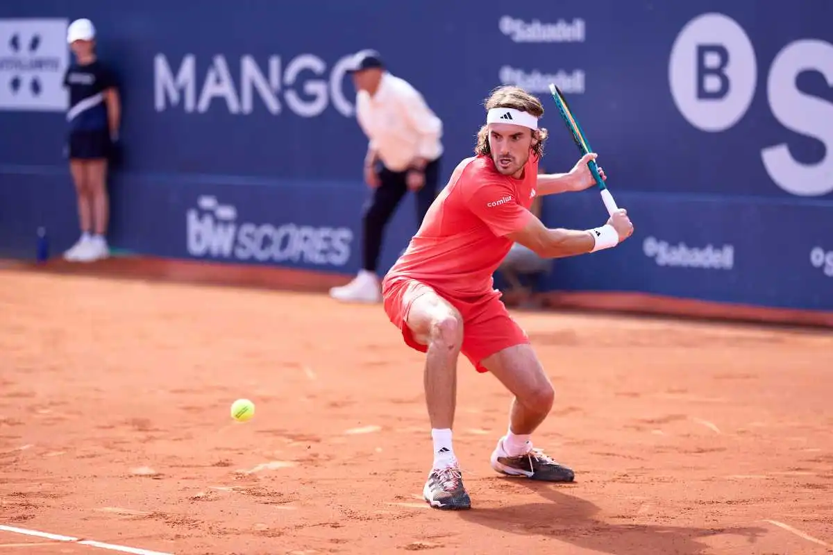 tsitsipas va por todo en barcelona