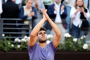 carlos alcaraz los mira a todos desde arriba en la carrera a turin