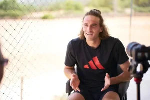 tsitsipas para mi el goat es federer por el efecto que ha tenido en el tenis y en el deporte mundial