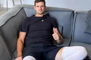 hubert hurkacz pasa por el quirofano