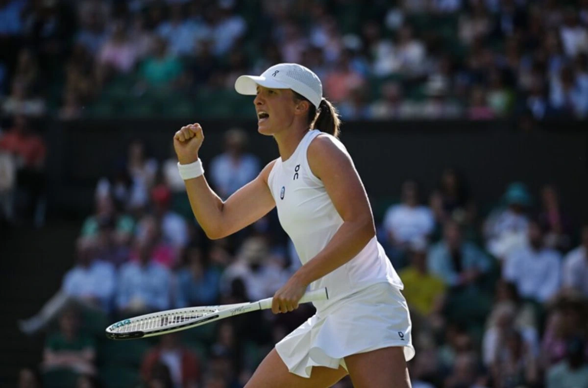 swiatek collins wimbledon 2025