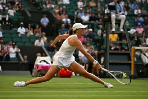 swiatek mcnally wimbledon 2025