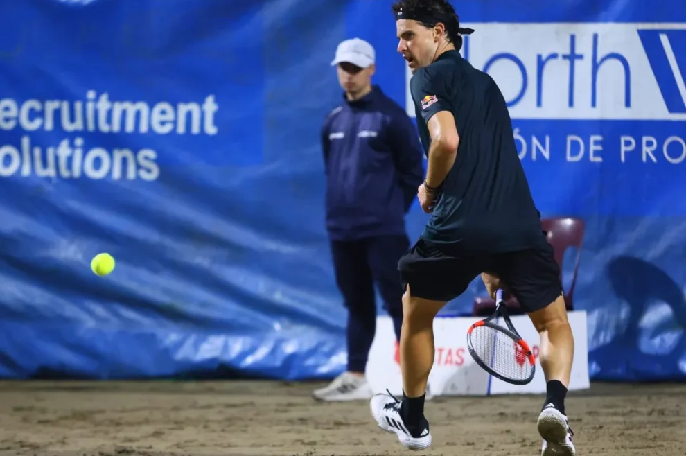 Thiem saca a relucir su revés y vence a un peleón Zapata en Luanco