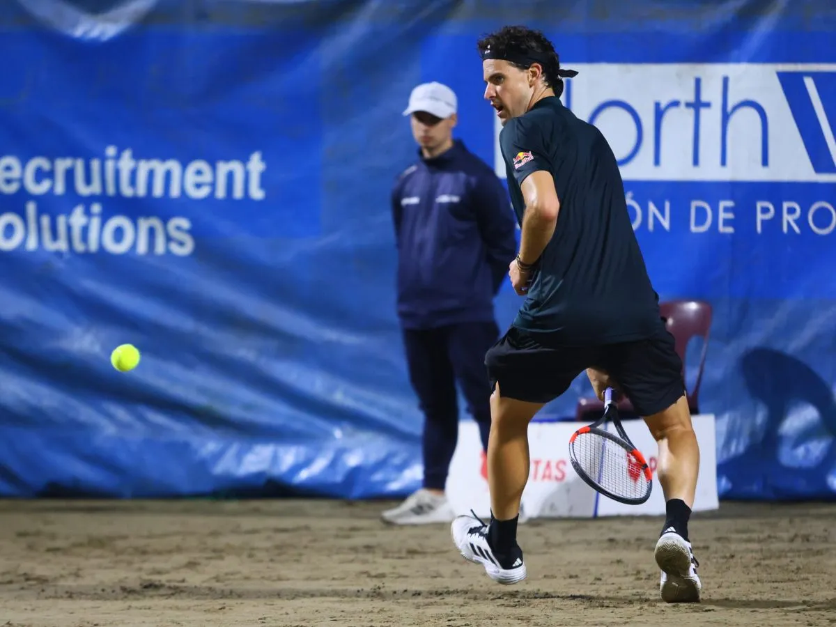 Thiem saca a relucir su revés y vence a un peleón Zapata en Luanco