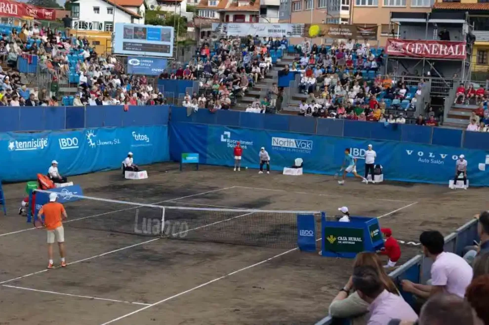 analisis de los enfrentamientos en el torneo tenis playa de luanco 2025
