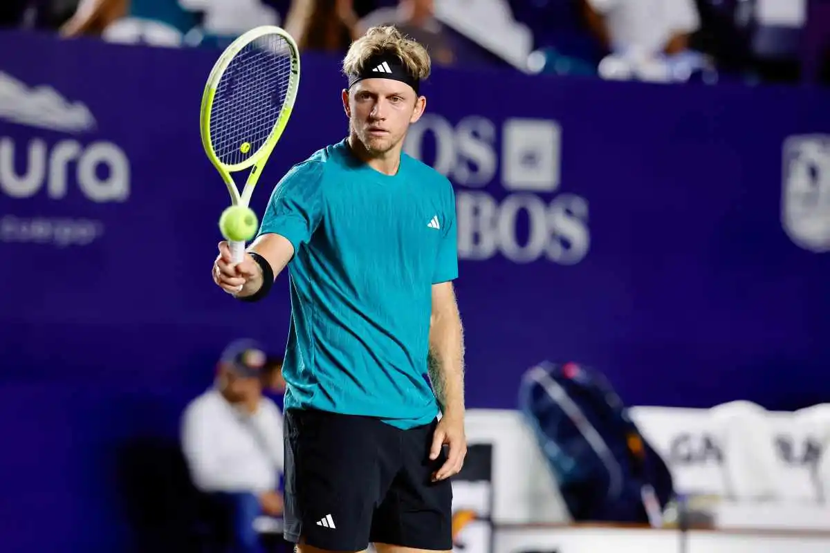 Alejandro Davidovich sigue firme y vuela en Toronto