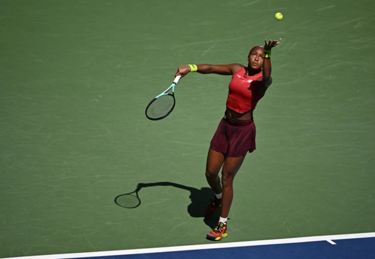 Gauff conjura la amenaza y emerge victoriosa en la noche de Manhattan