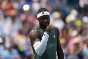 Tiafoe reconoce el dominio de Sinner y Alcaraz: “Si queremos lograr cosas especiales, tenemos que ganarles”