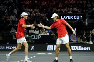 el dobles del resto del mundo hace acariciar el titulo de la laver cup