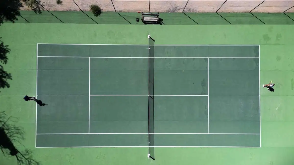 el tenis: un deporte que fortalece la mente