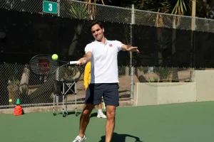 federer todos los torneos quieren una final entre alcaraz y sinner por eso intentan hacer las superficies mas lentas