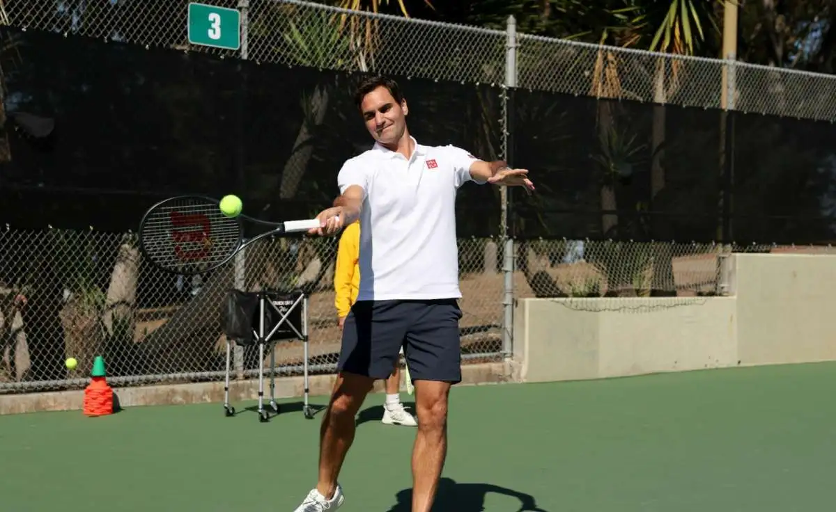 federer todos los torneos quieren una final entre alcaraz y sinner por eso intentan hacer las superficies mas lentas