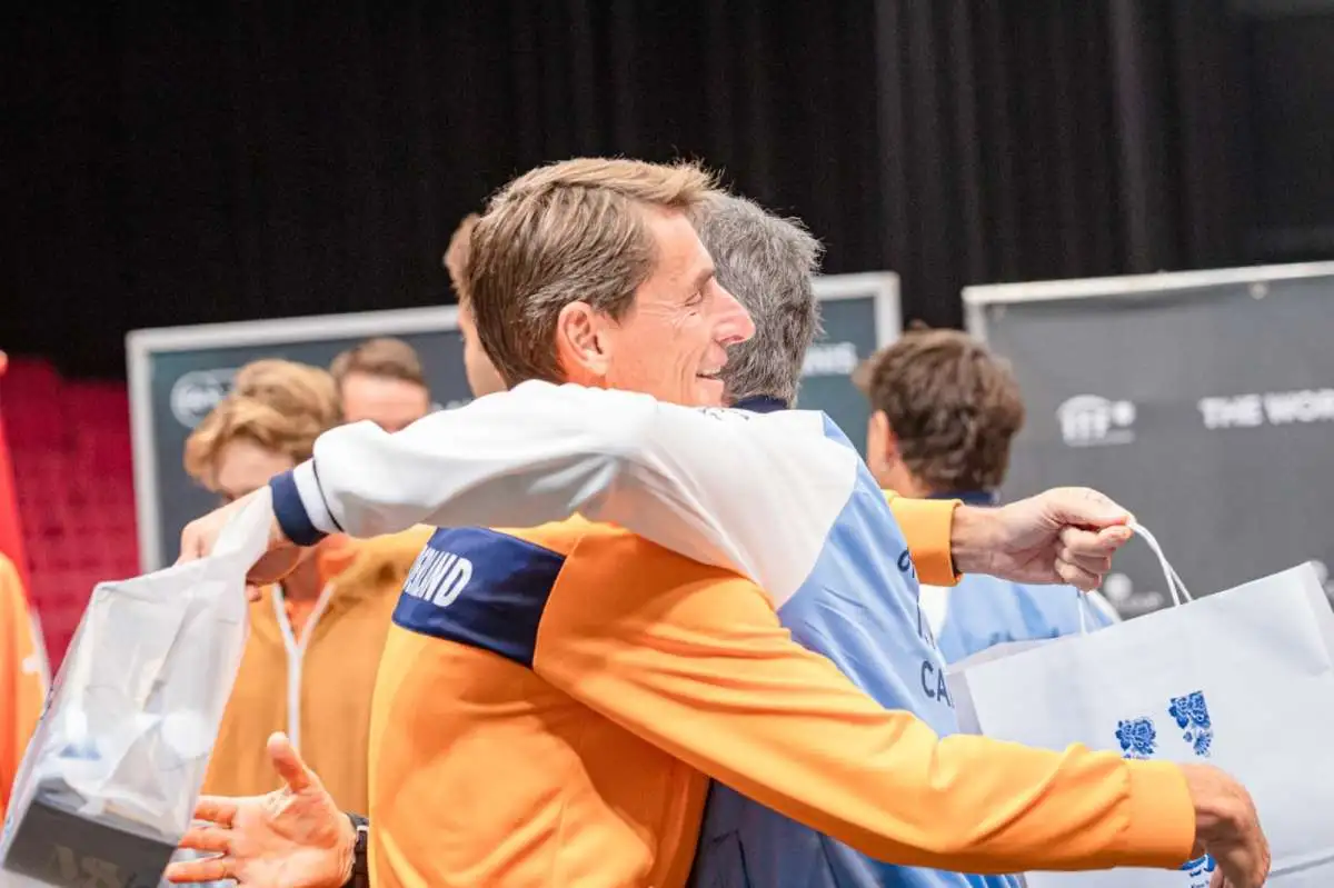 paul haarhuis argentina es un equipo realmente fuerte vencerlos seria una hazaña fantastica