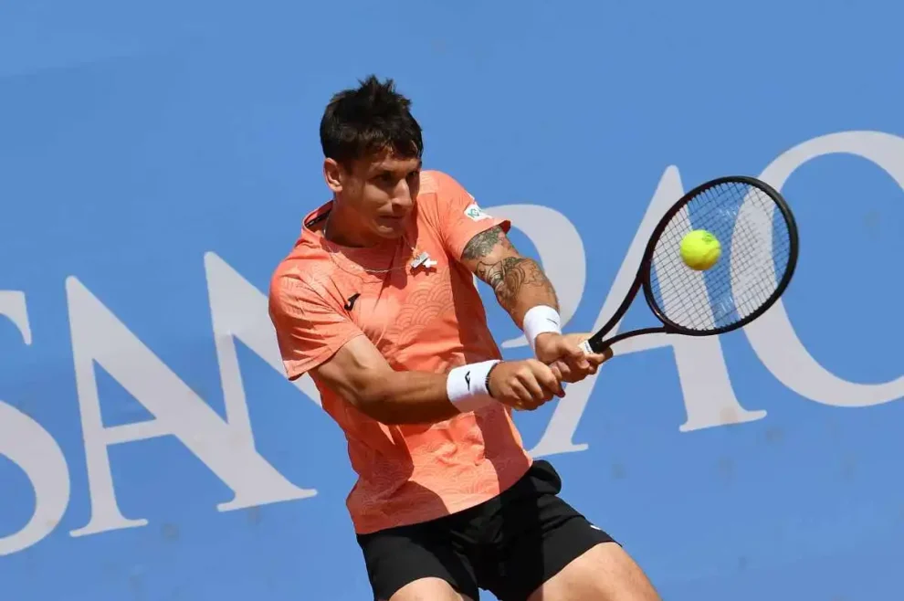 Camilo Ugo Carabelli se queda con el duelo de argentinos en París 1 ugo carabelli etcheverry atp paris 2025