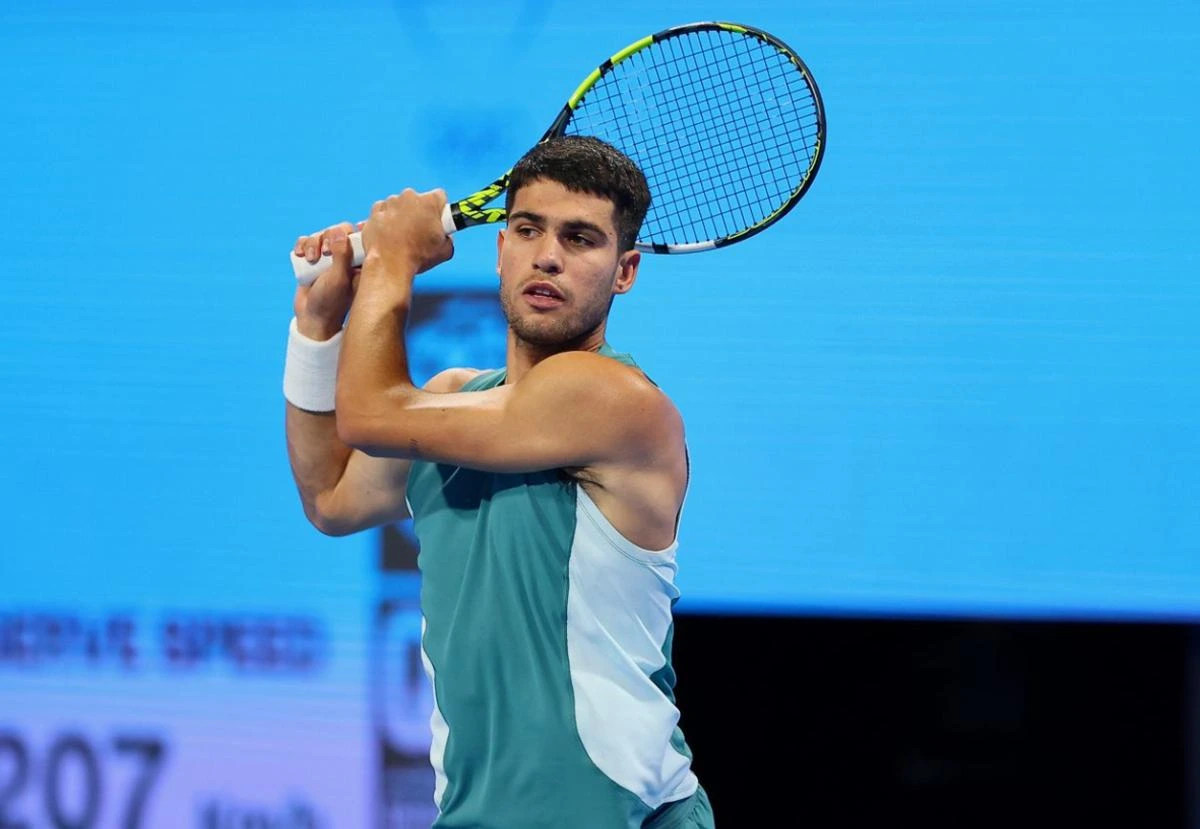 Pinceladas de genio: Alcaraz enamora y repite final en el desierto