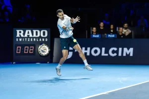 Auger-Aliassime le pone un freno a la aventura de Vacherot en París