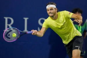 Fritz enciende motores y despeja dudas en su debut parisino